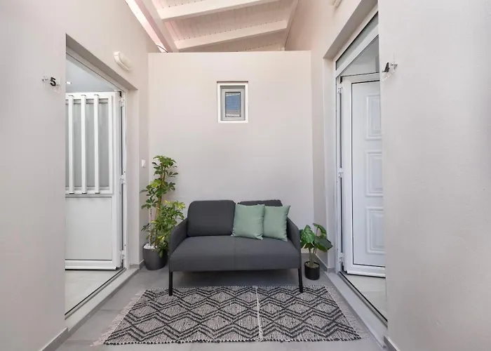 Apartamento Golden 5 *